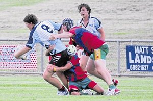 Chris Butler stretches the Group 10 defence during their clash at Apex Oval on Saturday.