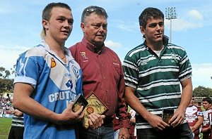 Jordan Hay (right) receives the Dubbo RSL Club Under-18 Player of the Year award from club president Tom Gray. Also in the photograph is Matt Toole who was player of the grand final.