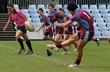 Zach Clay kicks off Chase Stanley Cup - Illawarra SHS v The HILLS SHS action (photo : ourfootymedia)