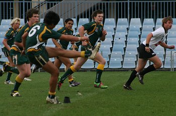 2010 Buckley Shield Grand Final action Hunter SHS v Westfields SHS (Photo's : ourfootymedia)