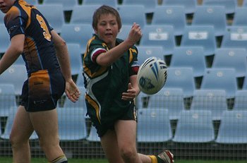 2010 Buckley Shield Grand Final action Hunter SHS v Westfields SHS (Photo's : ourfootymedia)