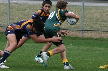2010 Buckley Shield Grand Final action Hunter SHS v Westfields SHS (Photo's : ourfootymedia)