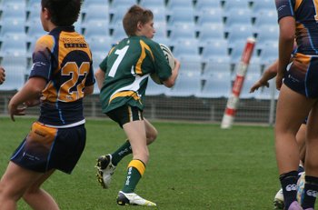 2010 Buckley Shield Grand Final action Hunter SHS v Westfields SHS (Photo's : ourfootymedia)