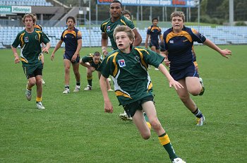 2010 Buckley Shield Grand Final action Hunter SHS v Westfields SHS (Photo's : ourfootymedia)