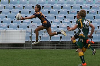 2010 Buckley Shield Grand Final action Hunter SHS v Westfields SHS (Photo's : ourfootymedia)