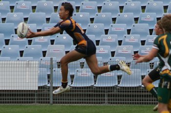 2010 Buckley Shield Grand Final action Hunter SHS v Westfields SHS (Photo's : ourfootymedia)