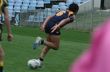 2010 Buckley Shield Grand Final action Hunter SHS v Westfields SHS (Photo's : ourfootymedia)