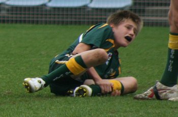2010 Buckley Shield Grand Final action Hunter SHS v Westfields SHS (Photo's : ourfootymedia)
