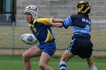NSWPSSA CLASSIC SHIELD Grand Final Action Muswellbrook PS v Sth Wagga PS @ Shark Park (Photo : ourfootymedia)