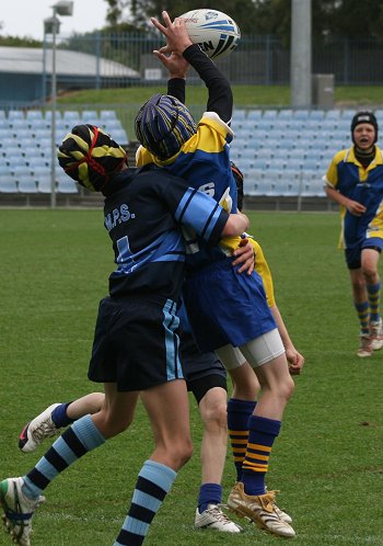 NSWPSSA CLASSIC SHIELD Grand Final Action Muswellbrook PS v Sth Wagga PS @ Shark Park (Photo : ourfootymedia)