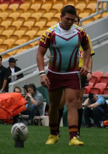 Zac Walsh lines up a conversion - 2010 ARL SCHOOLBOYS CUP - Grand Final - Keebra Park v The Hills @ SunCorp Stadium (Photo : ourfootymedia)