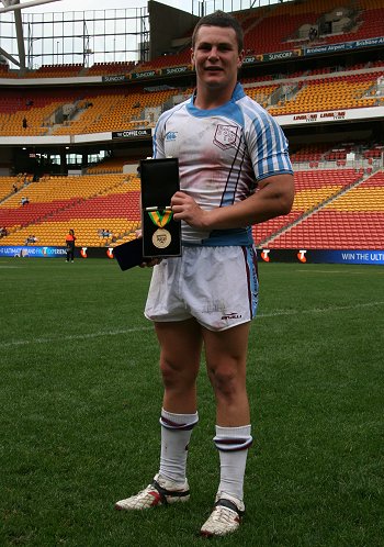 Gerald McCallum accepts the 'PETER STERLING MEDALIST (Photo's : Steve Montgomery / OurFootyTeam.com) 