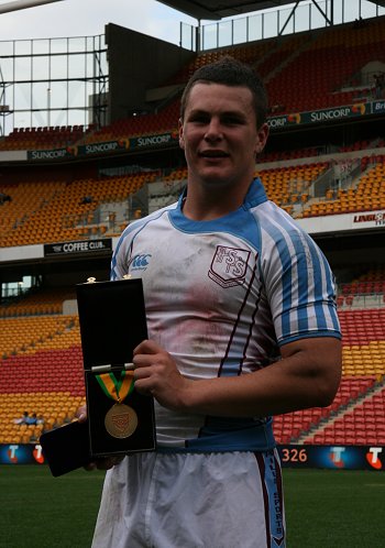 Gerald McCallum accepts the 'PETER STERLING MEDALIST (Photo's : Steve Montgomery / OurFootyTeam.com) 