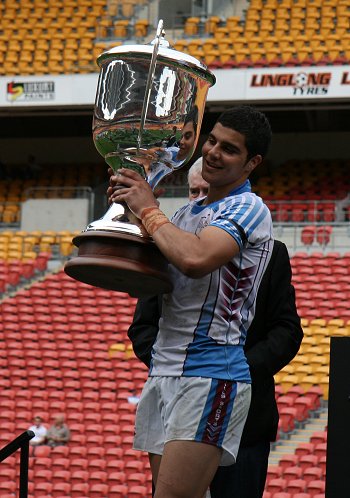 Jason Wehbe hold up the 2010 ARL Schoolboys Cup (Photo's : Steve Montgomery / OurFootyTeam.com) 