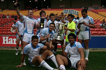 The HILLS SHS celebrate winning the 2010 ARL SCHOOLBOYS CUP (Photo : ourfootymedia) 