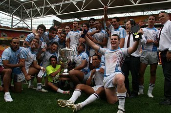 The HILLS SHS celebrate winning the 2010 ARL SCHOOLBOYS CUP (Photo : ourfootymedia) 