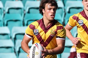2012 Australian Schoolboy Luke BROOKS runs the footy in another Holy Cross attack (Photo : CHAPPO'S PHOTO'S)