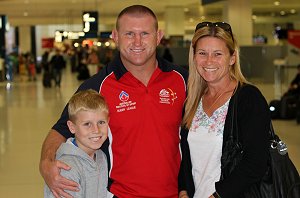 Mr. Brad Drew with his wife and son (Photo : OurFootyMedia) 