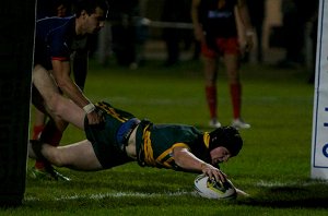 Andrew HEFFERNAN dives in for a good try (Photo : French RL) 
