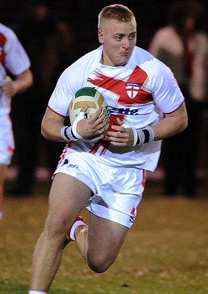 England Lions Ethan Kelly on the burst 