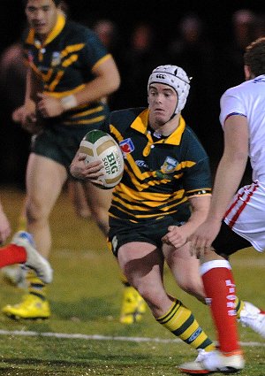 AIS happy Hooker Peter Nay runs thru the hole in the Lions line (Photo's : dave williams RLphotos.com)