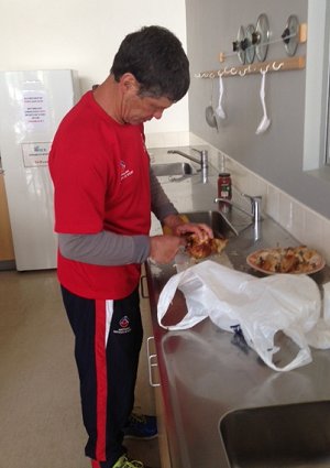 AIS team Physio Mark Bevan prepares a healthy feed for the boyz (Photo : M Meredith / AIS) 