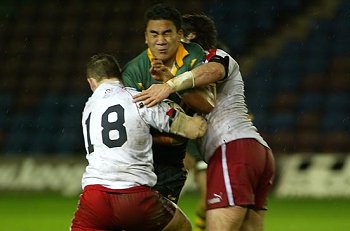 David HALA tries to crash through the English defence  ( Exclusive OFT Photo :OFT / RLPhotos.com  - Maurice JONES )