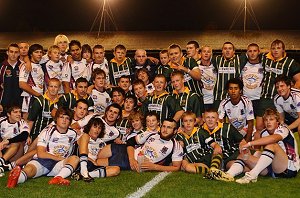 Portico Panthers ARLFC with the Mackay High boys after the game (Photo KT8 Photography)