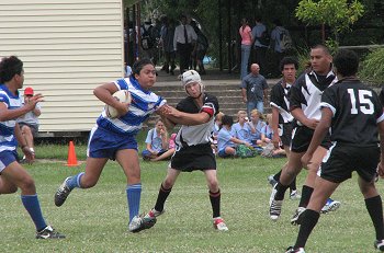 Rhys running the footy